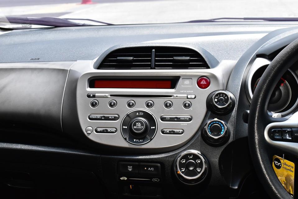 HONDA JAZZ 1.5SV 2011 เบนซิน 19