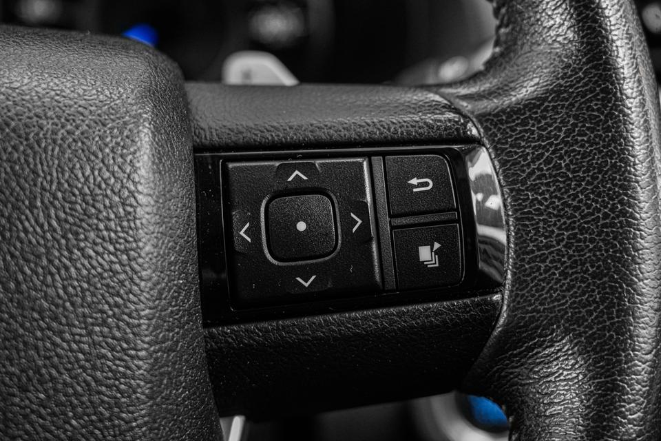 2018 TOYOTA FORTUNER 2.4 V 4WD สีเทา ไมล์ 147768 กม.  11