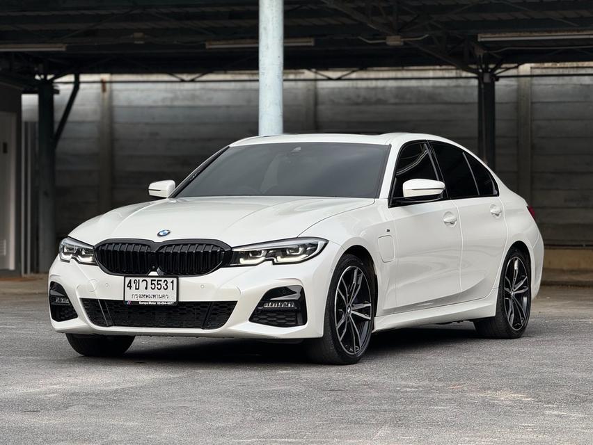 BMW 330e M Sport G20 ปี 2020สีขาว เกียร์ออโต้📌เลขไมล์ 94,700 กม.💰ราคา 990,000 บาท รูปที่ 3