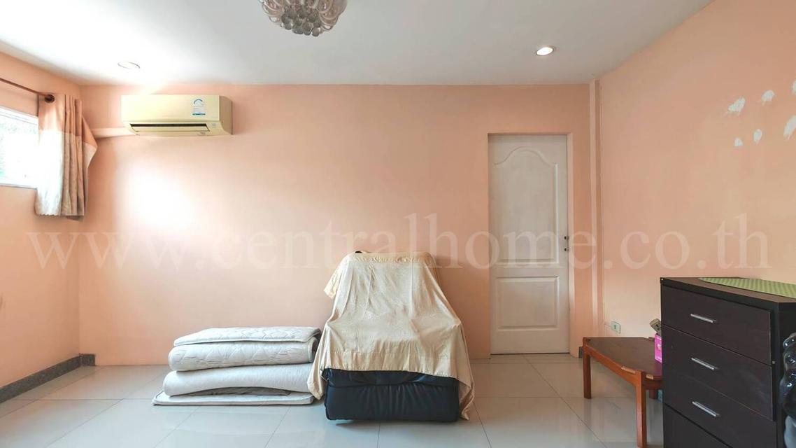 ทาวน์เฮ้าส์ 2 ชั้นครึ่ง สรานนท์ ติวานนท์ - ปากเกร็ด หลังมุม 15