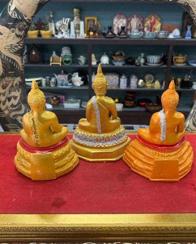 พระงานเรซิน 3 องค์ 2