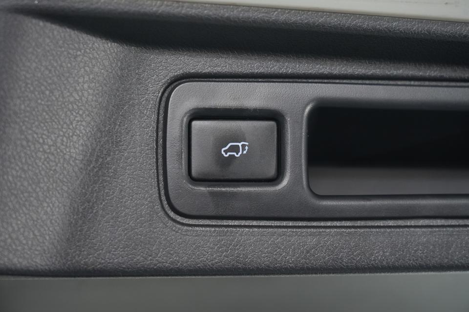2022 TOYOTA FORTUNER 2.4 V 2WD (MNC) สีขาว เลขไมล์ 75642 กม. 18