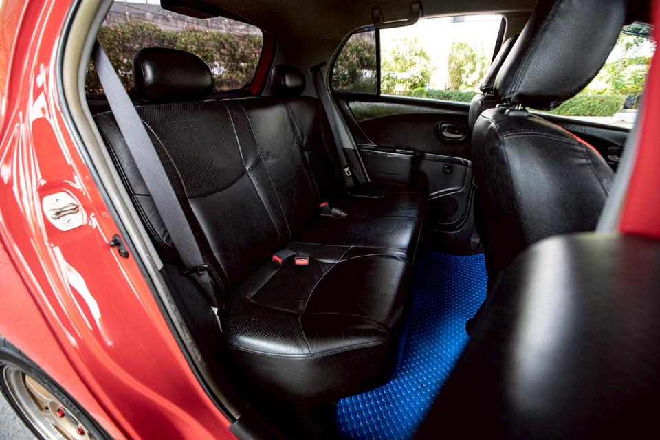 Toyota Yaris 1.5E ปี 2006 เกียร์ Auto สีแดง  13