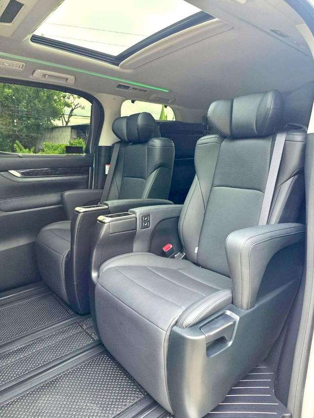 Toyota ALPHARD 2.5SC PACKAGE สีขาว ปี 2022 ไมล์ 20,000 กม.  11