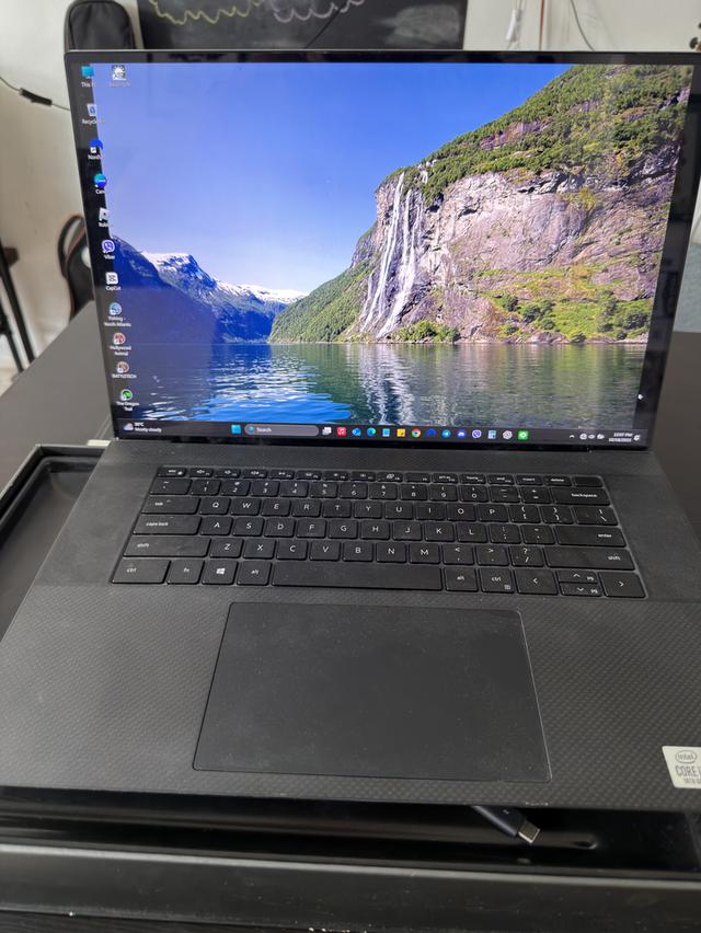 Dell XPS 9700 17“ i7 | RTX 2060 6GB | 16GB RAM | 512GB SSD