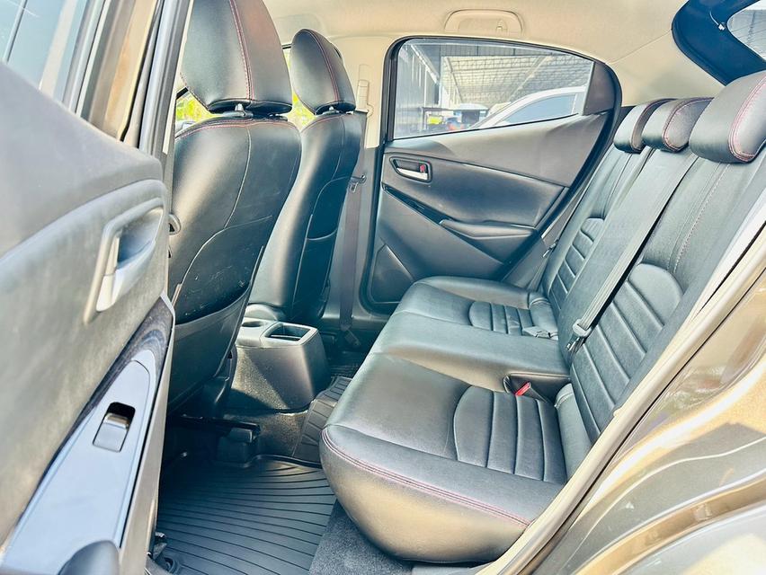 รถบ้านเข้าใหม่ สวย เดิม เข้าศูนย์ตลอด วารันตีหลังการขาย #MAZDA 2 Skyactiv 1.3 High Connect ปี2017จด2018 สีน้ำตาลเข้ม เกีรย์ออโต้ เครื่องเบนซิน ราคา รูปที่ 14