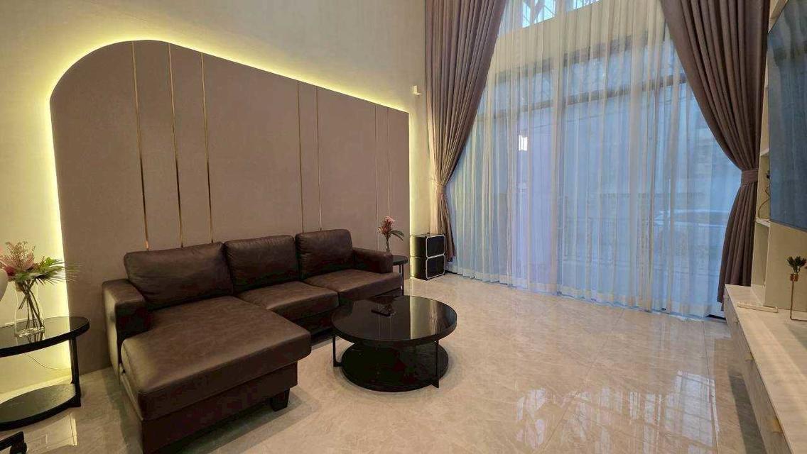 [ให้เช่า] ทาวน์โฮม 3.5 ชั้น หลังใหญ่ สวย โครงการไดมอนด์ วิลล์ ลาดพร้าว-วังหิน เฟอร์นิเจอร์ครบ พร้อมเข้าอยู่! ทำเลทอง เหมาะทั้งอยู่อาศัย อ 5