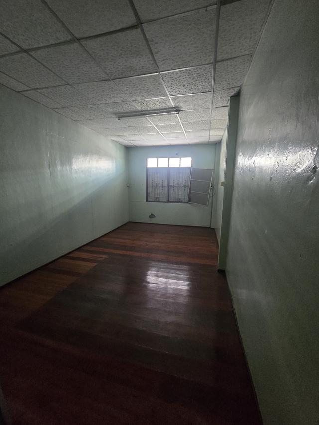 ตึกพาณิชย์ 2 ชั้น 9ตรว. 7