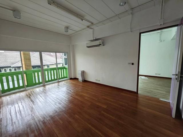 สำนักงาน 4.5 ชั้น 100 ตรว 484 ตรมจอดรถได้ 7 คัน . อ่อนนุช 66 ประเวศ กรุงเทพ 7