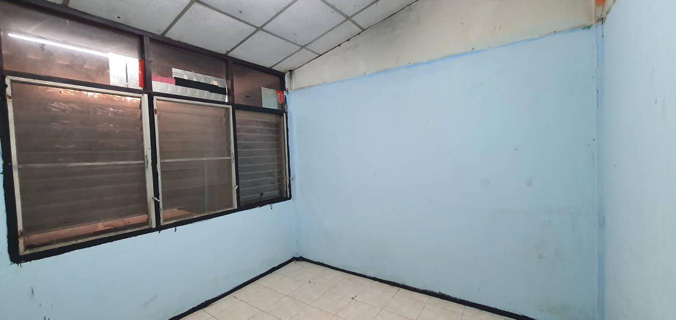 ขายทาวน์เฮ้าส์ ชั้นเดียว ม.สินสมบูรณ์ พุทธมณฑล สาย4 ฝั่งถนน เพชรเกษม พื้นที่ 20 ตรว. 2นอน 1น้ำ 1ครัว 1ห้องโถง ขาย1.1 ล. สนใจติดต่อ : โทร 064-0479411 ห 6