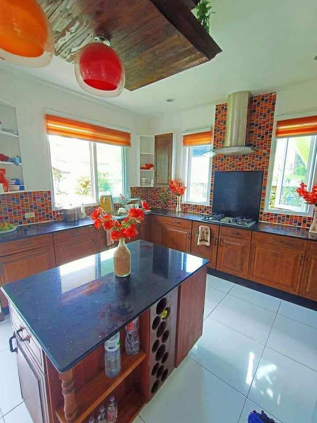 ขายบ้านสวยๆ 2 ชั้น ตกแต่งน่าอยู่ สามารถต่อยอดเป็นธุรกิจบ้านพักพูลวิลล่าได้ ยู่ฝั่งหาดบางเสร่ อ.สัตหีบ จ.ชลบุรี 12