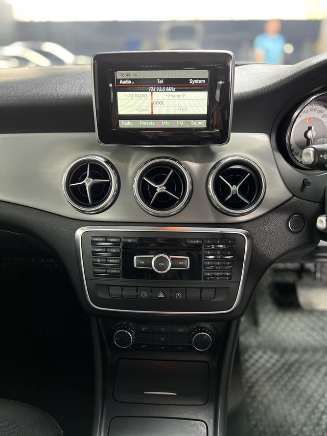 Benz GLA200 Urban 6