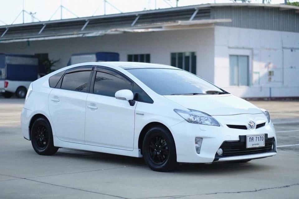 ส่งต่อรถยนต์ Toyota Prius ใช้งานเอง 5