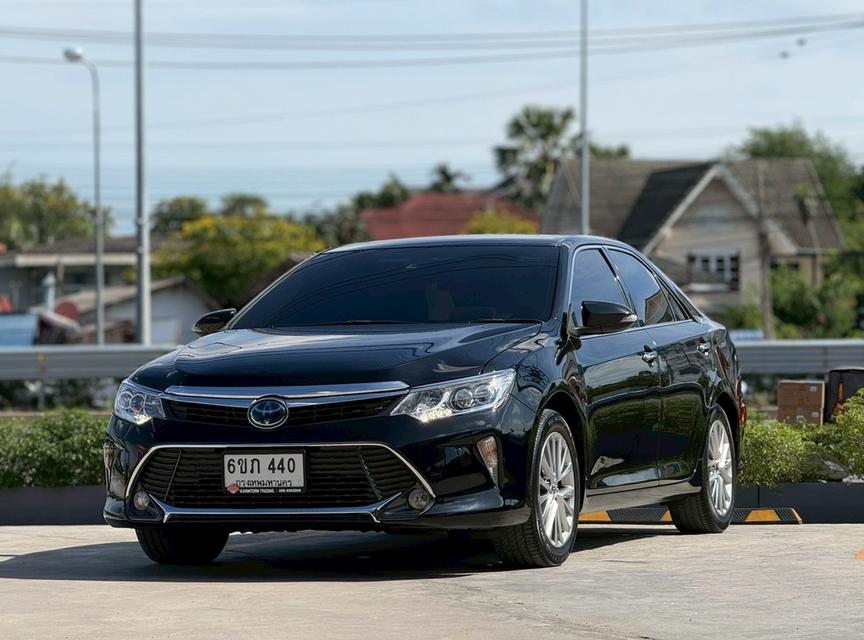TOYOTA CAMRY, 2.5 HV PREMIUM โฉม ปี12-18 สีดำ เกียร์ออโต้ เบนซิน/ไฮบริด ตัวท็อปสุด มือเดียวป้ายแดง 👉ไมล์แท้ 128,239 km. คู่มือบุ๊คเซอร์วิสครบ