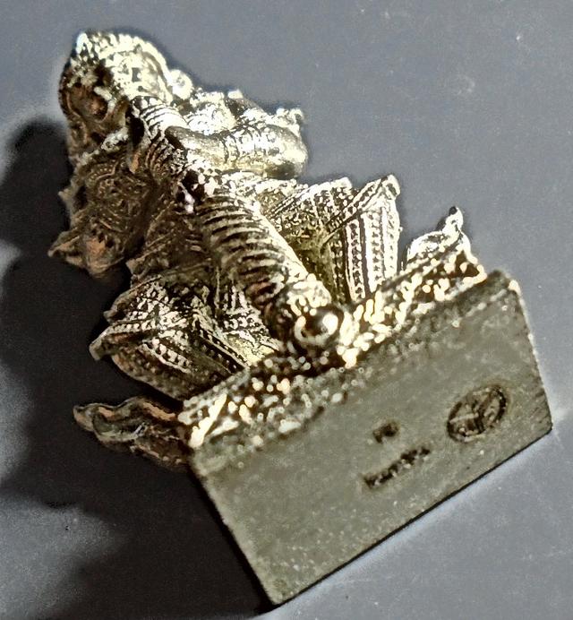 รูปหล่อ ท้าวเวสสุวรรณ เนื้อ อัลปาก้า รุ่นยกฐานะทองนำโชค หลวงพ่อทอง วัดบ้านไร่ จังหวัดนครราชสีมา ศิษย์หลวงพ่อคูณ (มีโค้ดและหมายเลข) รูปที่ 3