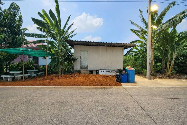 ขายที่ดิน  ติดถนนคอนกรีต อำเภอบางเสาธง  สมุทรปราการ เข้า ออก ได้หลายเส้นทาง 1