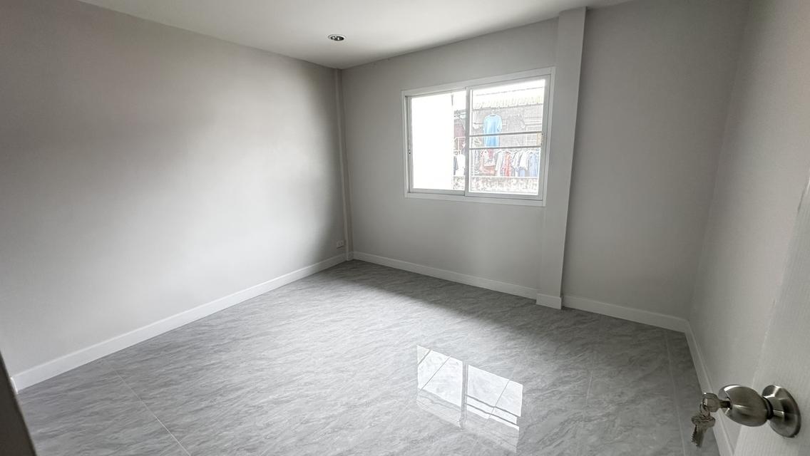 ขายทาวน์เฮาส์ 2 ชั้น หมู่บ้านบัวทอง  จ.นนทบุรี 6