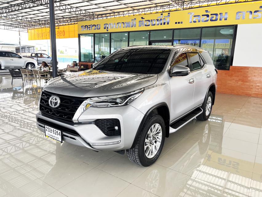  Toyota Fortuner 2.4 V (ปี 2022) SUV AT - 2WD รถสวย สภาพป้ายแดง รถครอบครัว 7 ที่นั่ง ออกรถใช้เงิน 0 บาท 1