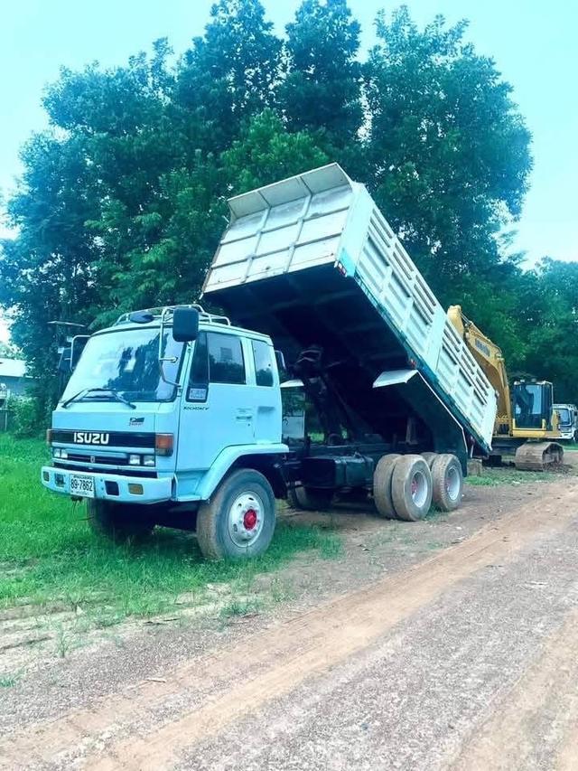 ขายรถ 10 ล้อดั้มพ์ ISUZU ROCKY 195 แรง 