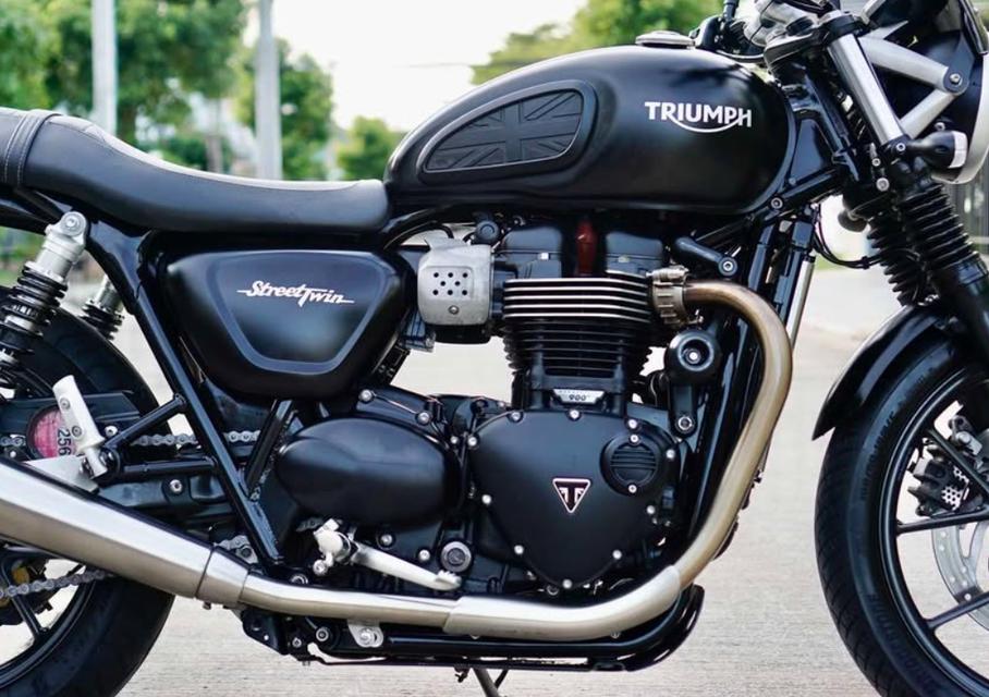 Triumph Street Twin 900 Matt Black 2017 5