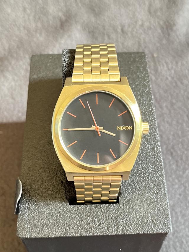 นาฬิกาข้อมือ ยี่ห้อ NIXON