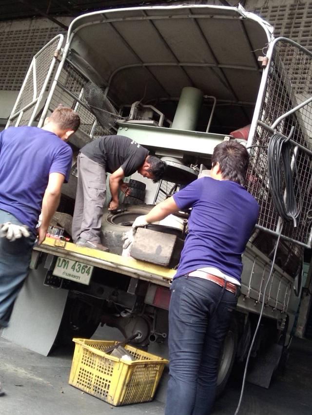 ยางตันดำ ยางตันโฟล์คลิฟท์ ล้อForklift