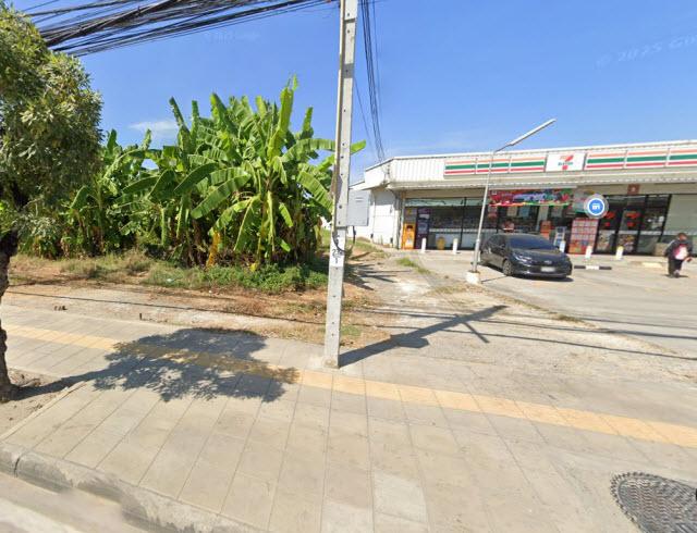 หน้านิคมลาดกระบัง บนพื้นที่สีแดง ฉลองกรุง 35-40 ที่ดินให้เช่า 33 ไร่ ติดถนนฉลองกรุง หน้าที่ดินมีร้าน 7-Eleven เช่าอยู่ 4