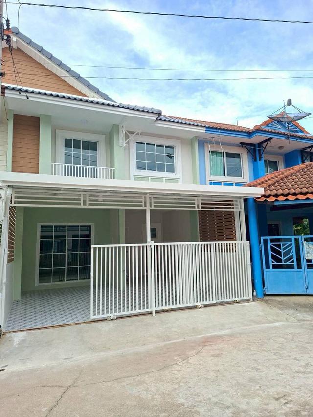 หมู่บ้านพฤกษา10 ถนนบางกรวย-ไทรน้อยทาวน์เฮ้าส์ 2 ชั้น ทำเลต้นโครงการ ห่างถนนเส้นหลักเพียง 100 เมตร  ถนนบางกรวย-ไทรน้อย ตกแต่งใหม่พร้อมอยู่ 2