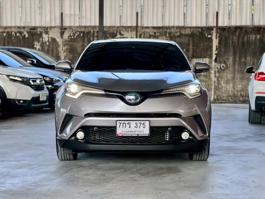 ปี 2018 TOYOTA CHR, 1.8 HV Hi โฉม ปี17-ปัจจุบัน - สีเทา เกียร์ออโต้ เครื่องเบนซิน/ไฮบริด มือเดียวป้ายแดง 2