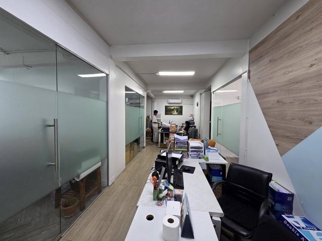 ให้เช่าตึกแถว 4 คูหาทะลุถึงกัน พื้นที่กว่า 500 ตรม. ย่านสาทร ซอยนราธิวาส 14 เหมาะทำออฟฟิศและเก็บสต๊อก 2