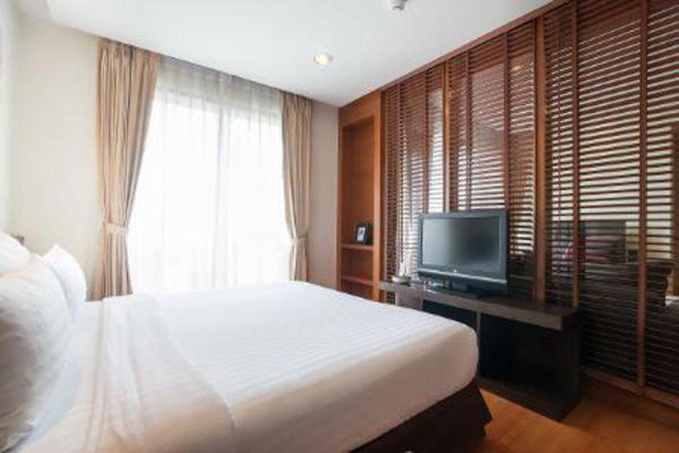 4 star hotel at Ratchada for rent, monthly rental for one bed room 54 sqm full service, rare price 5