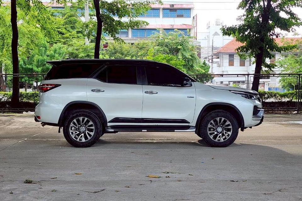 Toyota Fortuner 2.4 V 4WD AT ปี 2021 4