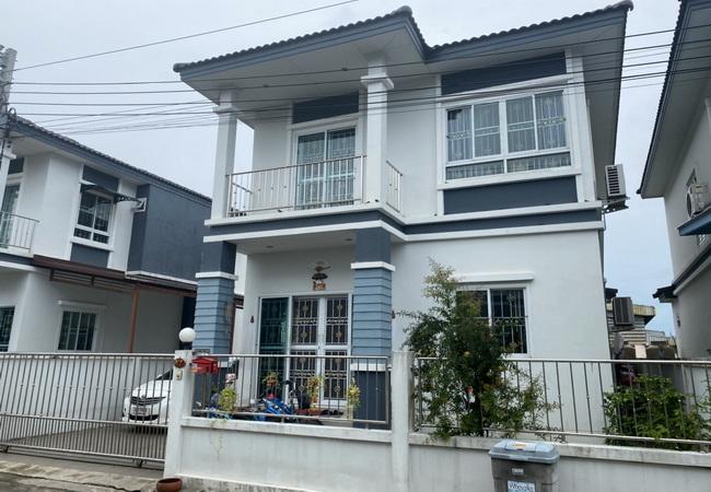 ขายบ้านแฝด หมู่บ้านพรหมศิริ เพชรเกษม 77 เนื้อที่ 33.6 ตร.ว. 2 ชั้น 3 นอน 3 น้ำ 1
