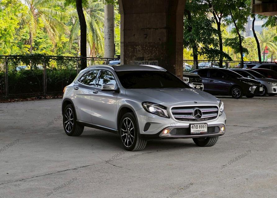 Mercedes Benz GLA200 w156 ปี 2015