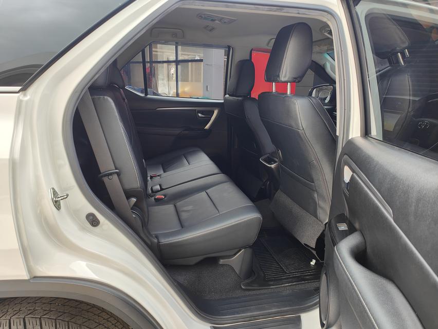 Toyota Fortuner 2.4 Leader 4WD AT  10