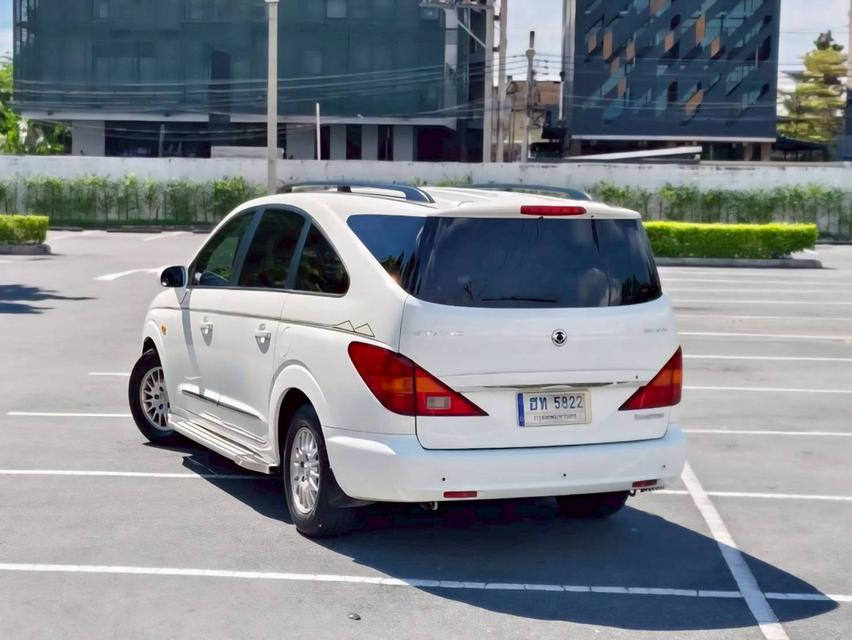 Ssangyong Stavic SV270 เครื่องดีเซล 2.8 เกียร์ Auto สีขาวมุก ปี 2010