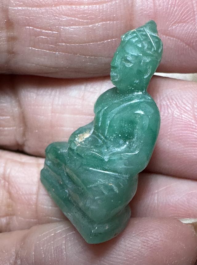 พระพุทธรูปหยกแกะ(แกะมือ) หลวงพ่อวิริยังค์ วัดวชิรธรรมสาธิต รูปที่ 4