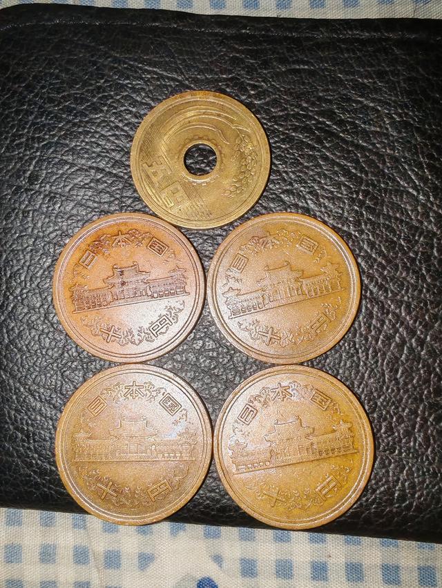 เหรียญ​เงินเยน 2