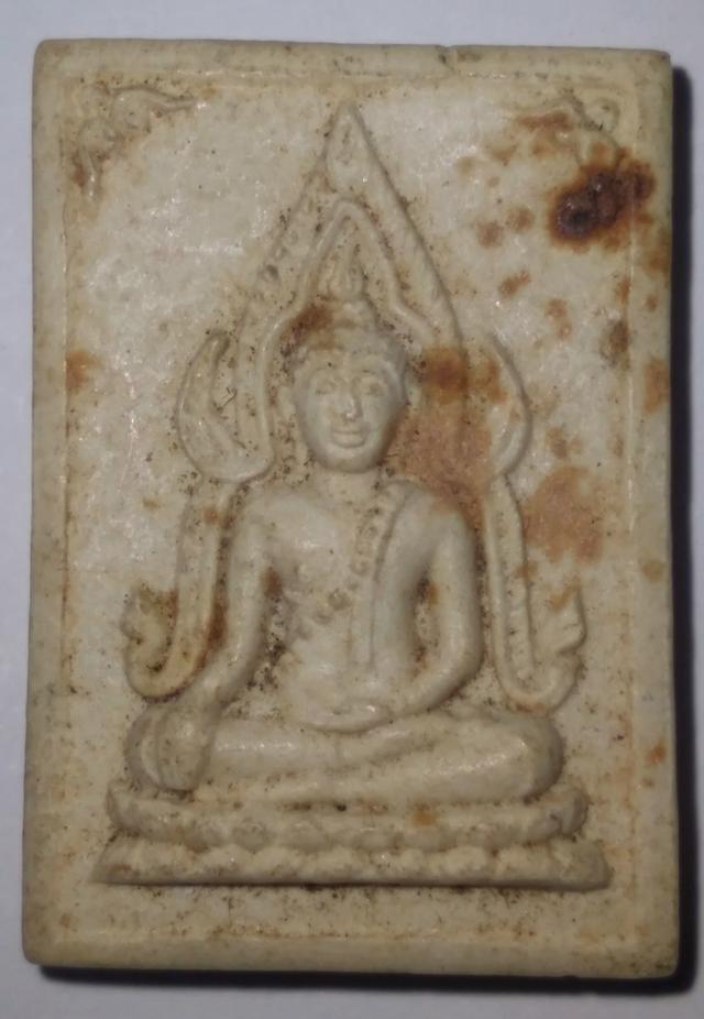 พระเนื้อผงพระพุทธชินราชหลังธรรมจักร ที่ระลึกงานยกช่อฟ้าอุโบสถ วัดพุทธบูชา จ.กทม. สร้างปี 2533 ขนาดองค์พระ กว้าง2ซม. ความสูง 3ซม.  ไม่มีกล่องนะ 3