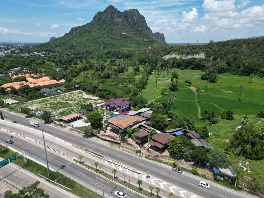 ขายที่ดินทำเลทอง หน้าติดถนนเพชรเกษม ใกล้หาดชะอำ หลังวิวภูเขา แถมบ้านสองชั้นพร้อมสระว่ายน้ำ 3