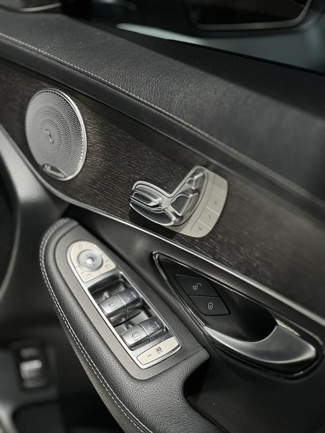 Benz GLC300e AMG 12