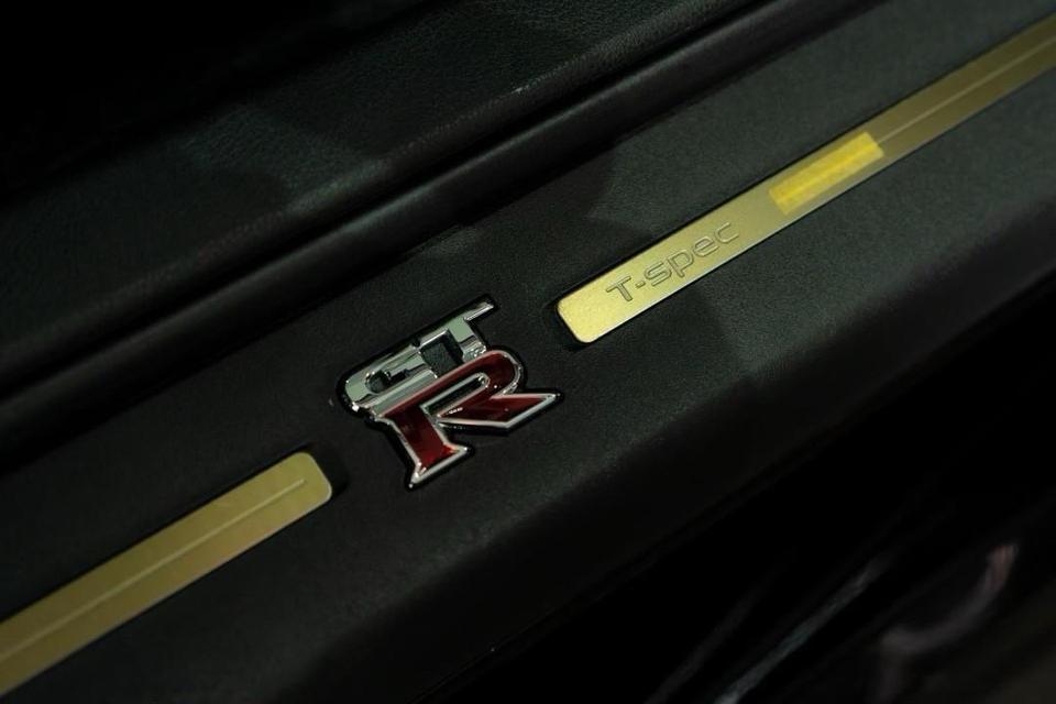 nissan GTR premium edition 8