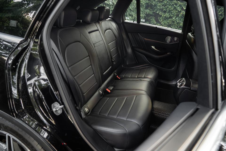 “Mercedes-Benz GLC220d AMG Dynamic” ปี 2019 6
