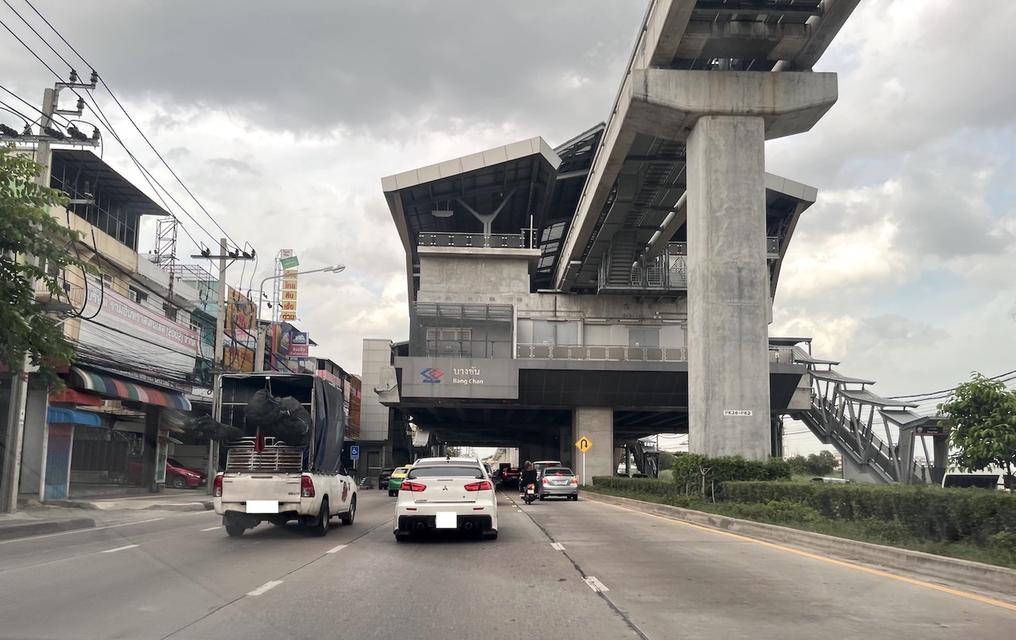 ขายด่วน วาละ 168,000  ที่ดิน 1 ไร่ครึ่ง ติดถนนรามอินทรา ใกล้รถไฟฟ้า 200 เมตร 098 7755 808