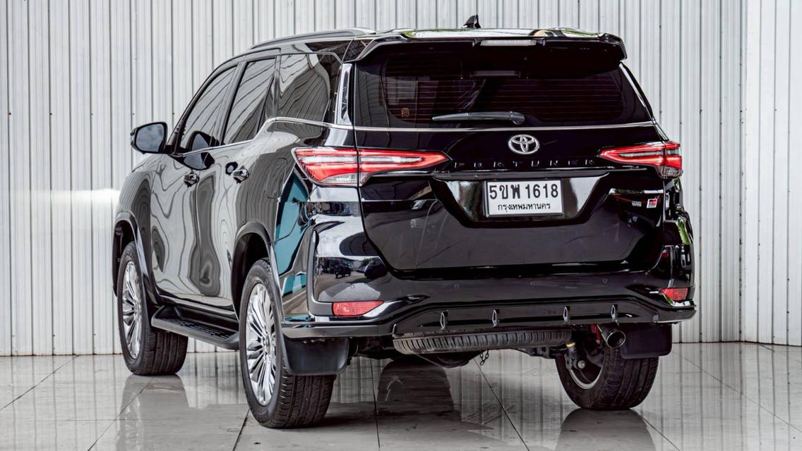 TOYOTA FORTUNER 2.8 GR SPORT 4WD ปี 2024 สีดำ โฉม ปี15-ปัจจุบัน รูปที่ 4