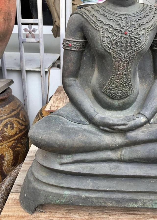 พระพุทธรูปโบราณ พระบูชาอยุธยาทรงเครื่อง หน้าตัก12นิ้ว ปางสมาธิ ฐานสามขา 4