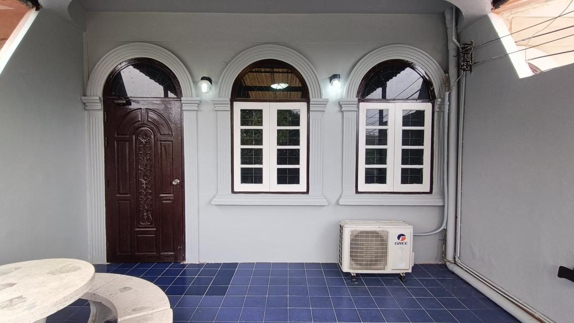 ทาวน์เฮ้าส์ 3 ชั้น 4 ห้องนอน 4 ห้องน้ำ 12