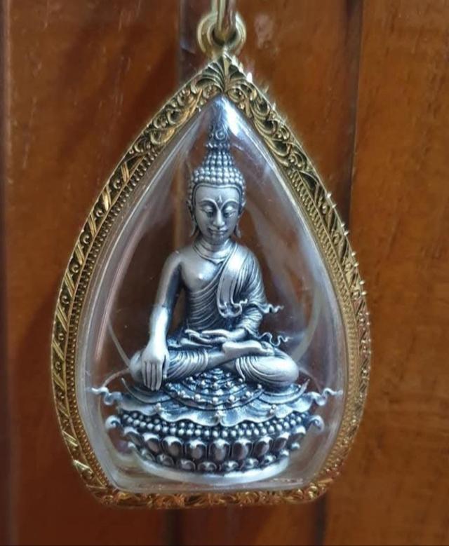 รูปหล่อพระพุทธเลี่ยมทอง