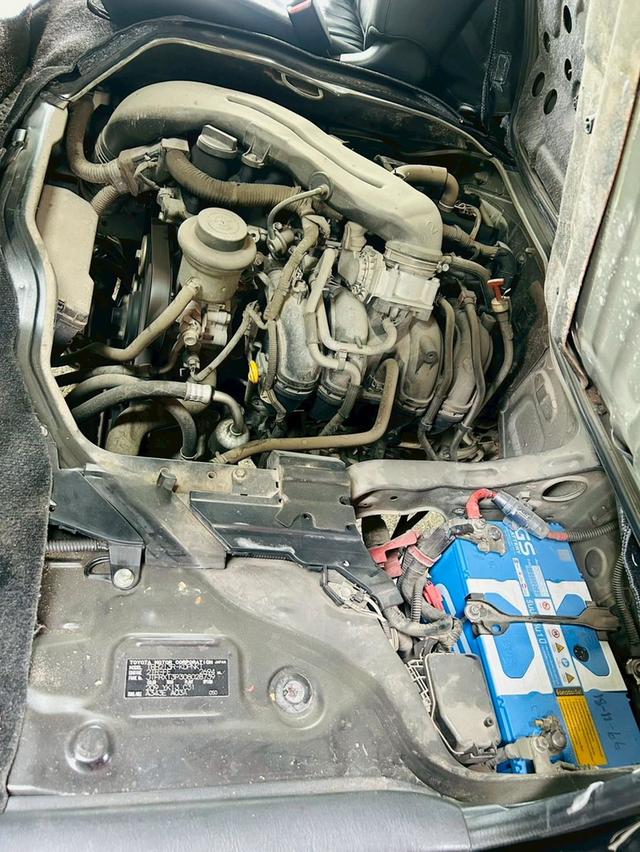 Toyota Ventury 2.7 V AT 2012 18