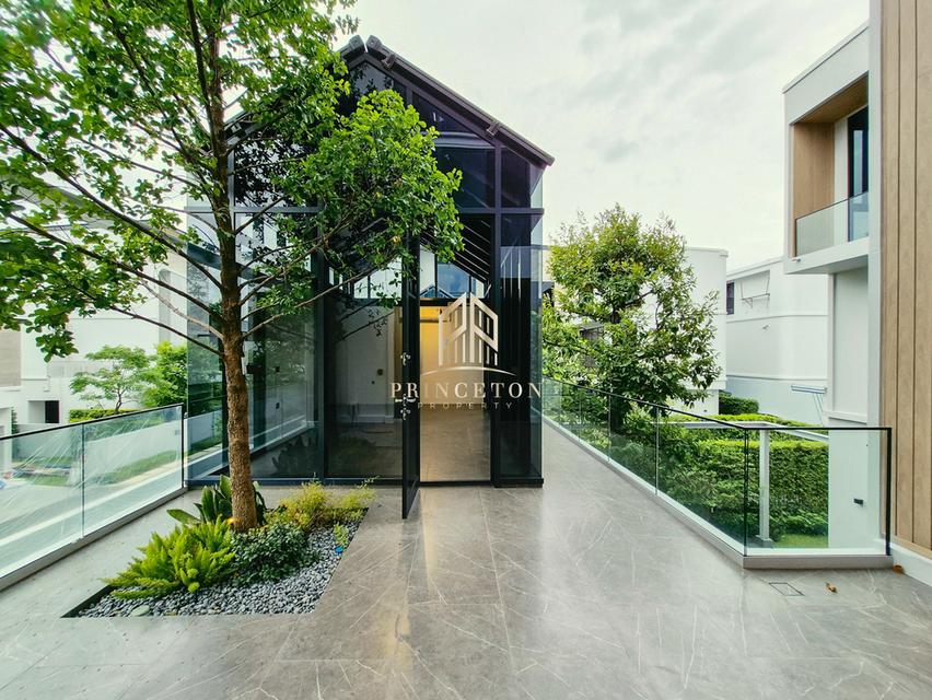 Luxury 3-Storey Modern Home VIVE New Krungthep Kreetha 11
